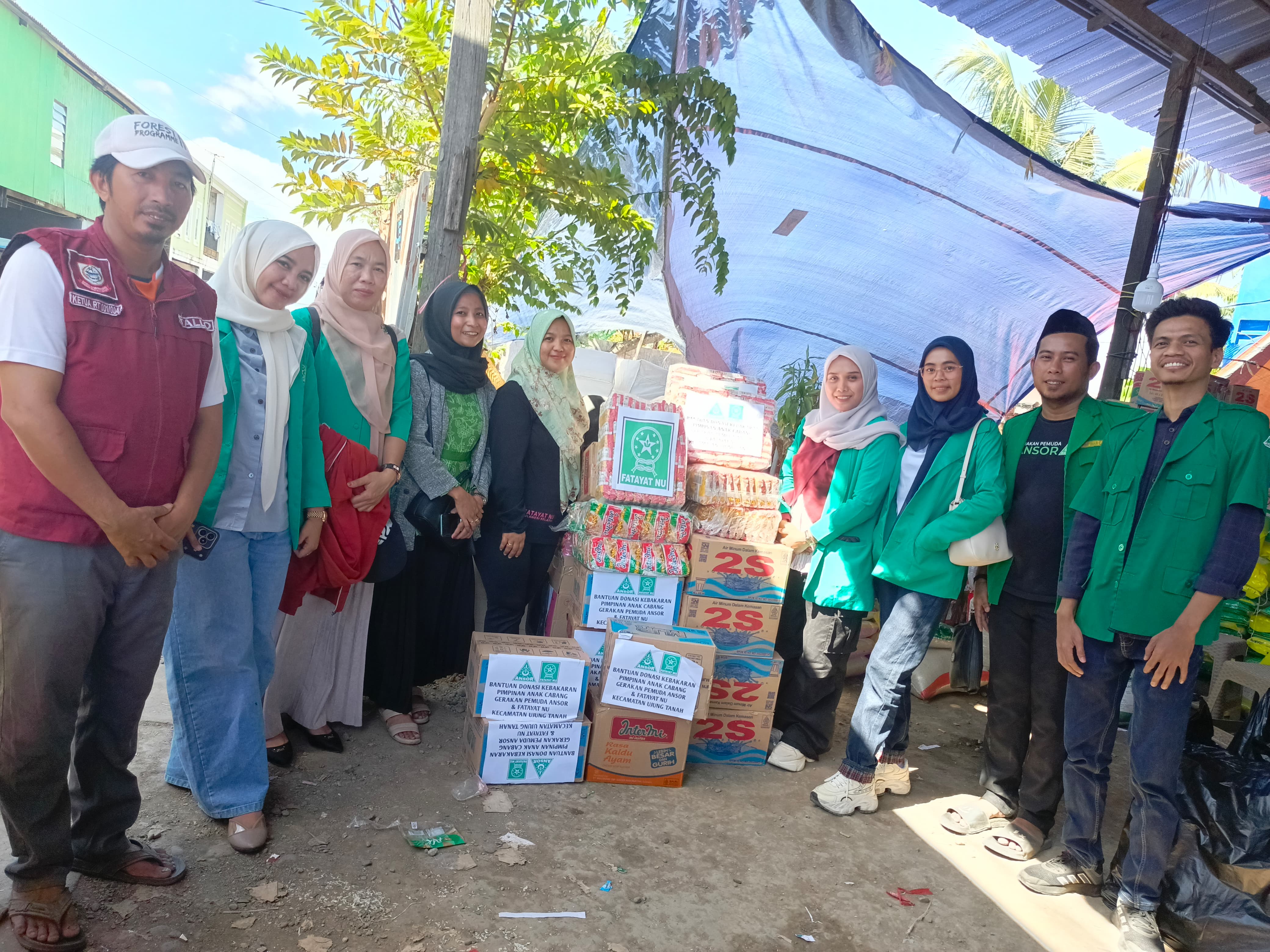 PC Fatayat NU dan GP Ansor Makassar Bersinergi Salurkan Bantuan untuk Korban Kebakaran di Kecamatan Tallo